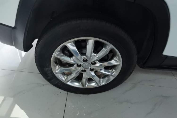 Used Jeep Cherokee 2014 2.4L Elite Edition Right Rear Wheel Hub