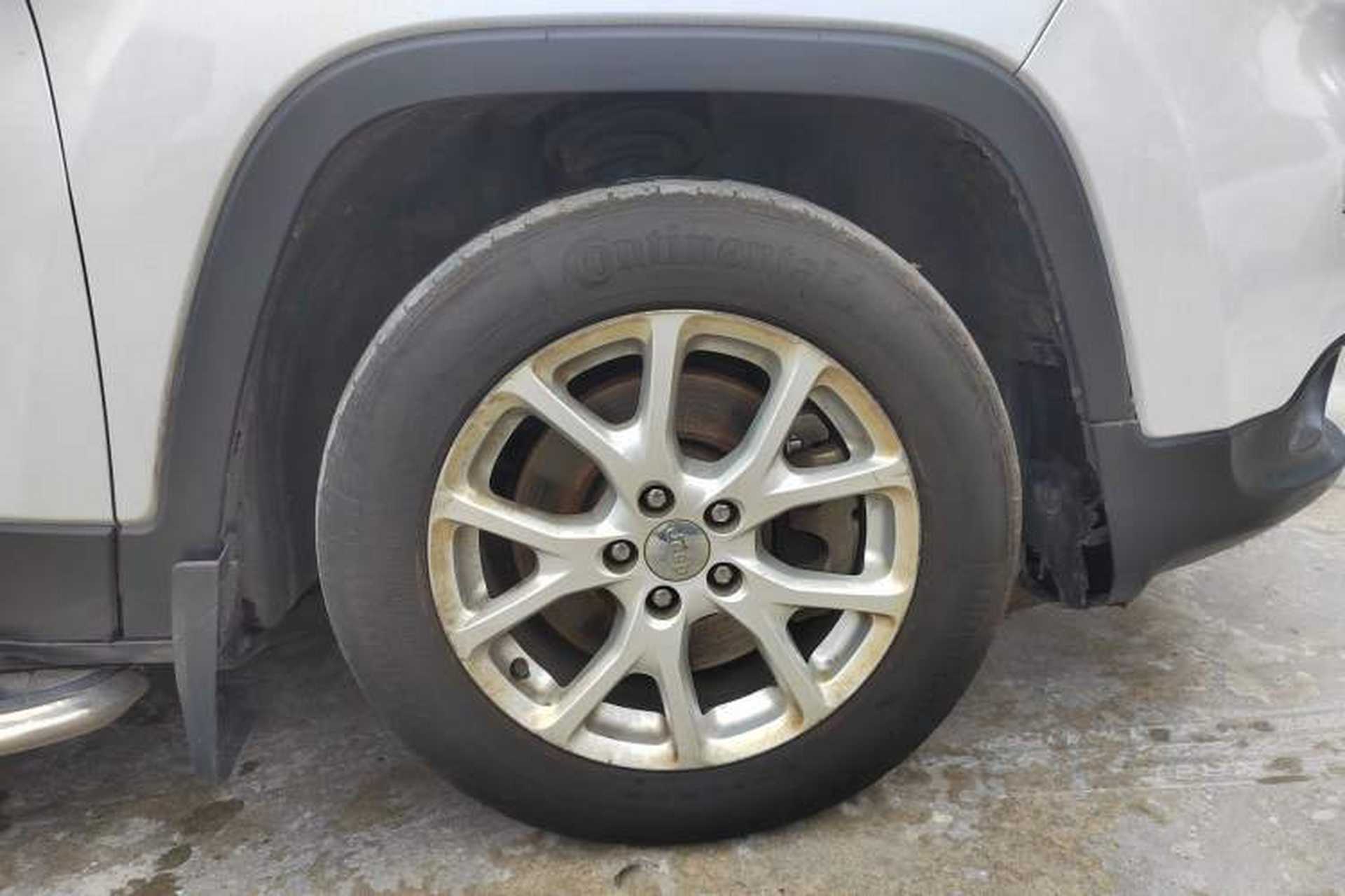 Used Jeep Cherokee 2014 2.4L Urban Edition Right Rear Wheel Hub