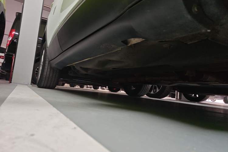 Used Jeep Cherokee 2014 2.4L Urban Edition Right Side Sill