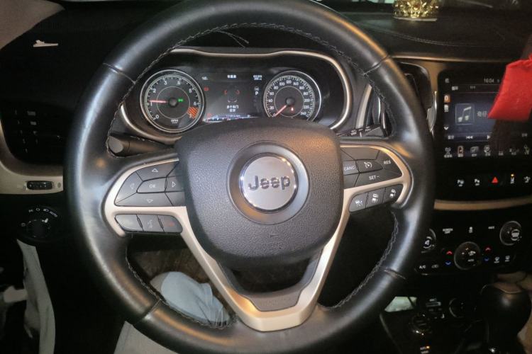Used Jeep Cherokee 2014 2.4L Luxury Edition Steering Wheel