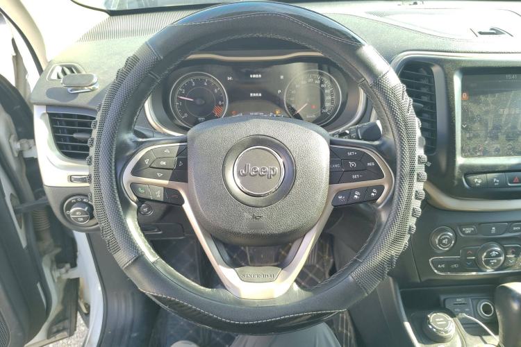 Used Jeep Cherokee 2014 2.4L Luxury Edition Steering Wheel
