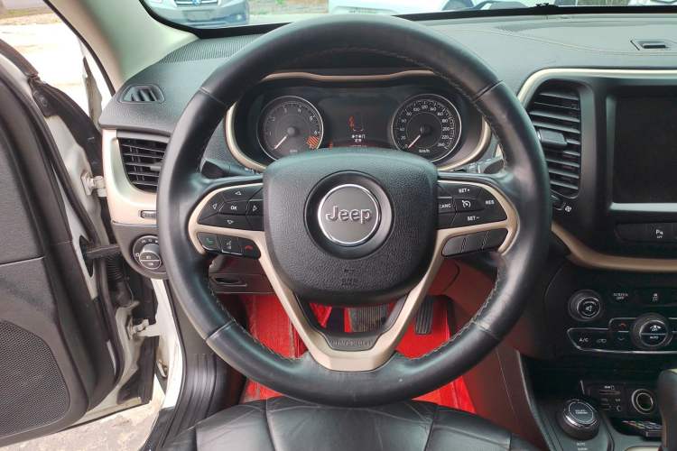 Used Jeep Cherokee 2014 2.4L Urban Edition Steering Wheel