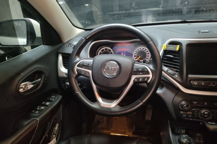 Used Jeep Cherokee 2014 2.4L Elite Edition Steering Wheel