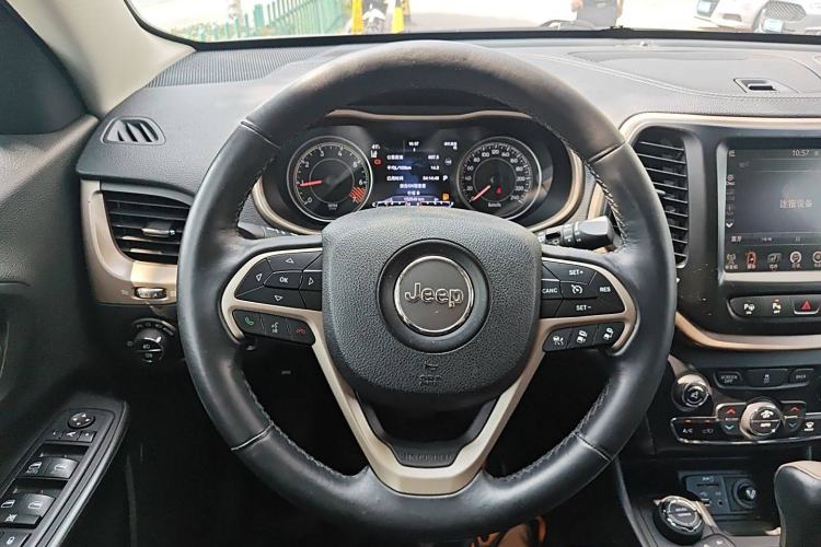 Used Jeep Cherokee 2014 2.4L Luxury Edition Steering Wheel