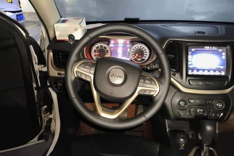 Used Jeep Cherokee 2014 2.4L Urban Edition Steering Wheel