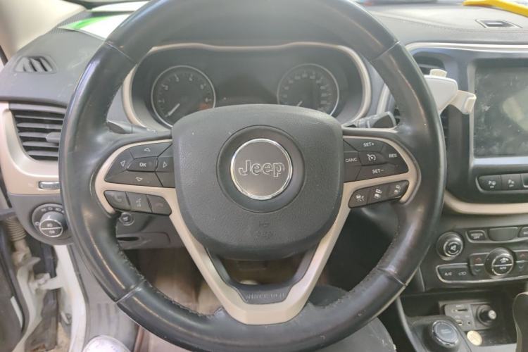 Used Jeep Cherokee 2014 2.4L Luxury Edition Steering Wheel