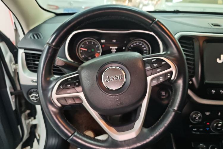 Used Jeep Cherokee 2014 2.4L Elite Edition Steering Wheel