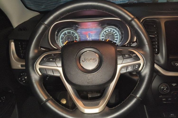Used Jeep Cherokee 2014 2.4L Luxury Edition Steering Wheel