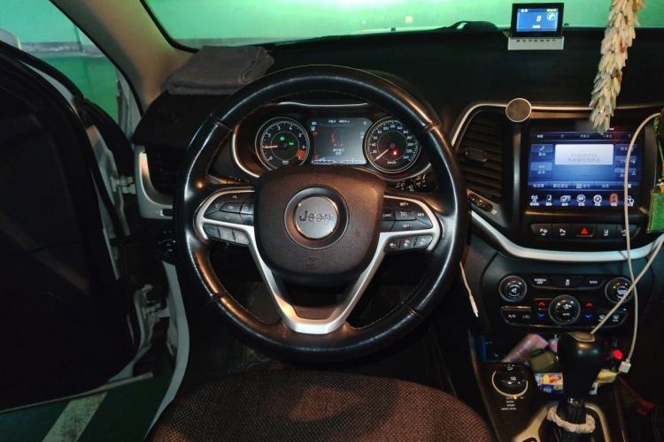Used Jeep Cherokee 2014 2.4L Elite Edition Steering Wheel