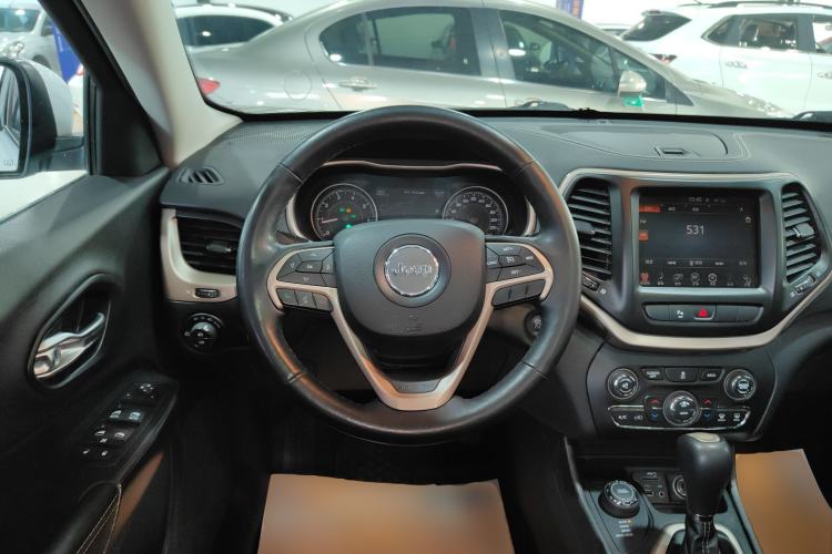 Used Jeep Cherokee 2014 2.4L Luxury Edition Steering Wheel