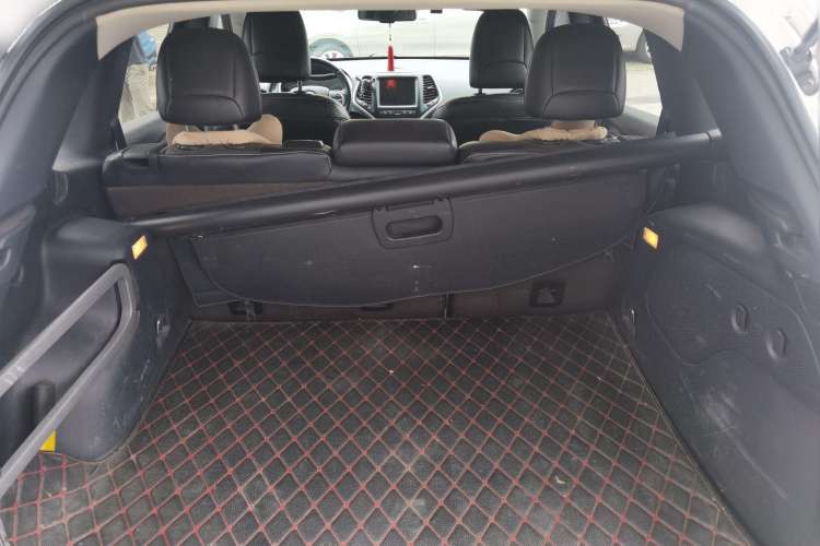 Used Jeep Cherokee 2014 2.4L Elite Edition Trunk