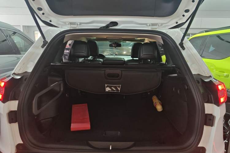 Used Jeep Cherokee 2014 2.4L Urban Edition Trunk