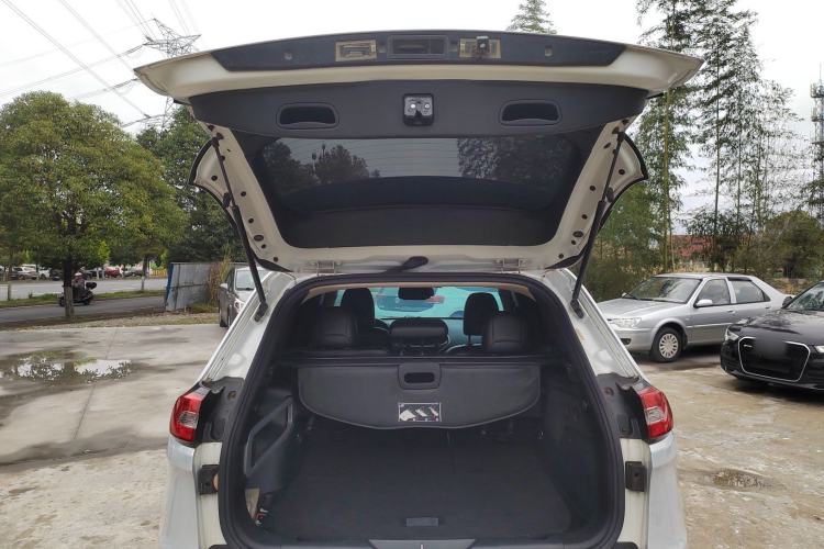 Used Jeep Cherokee 2014 2.4L Urban Edition Trunk