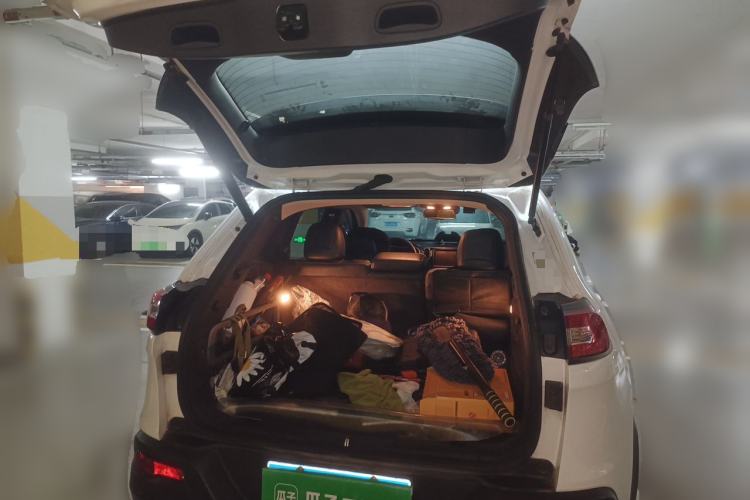 Used Jeep Cherokee 2014 2.4L Elite Edition Trunk