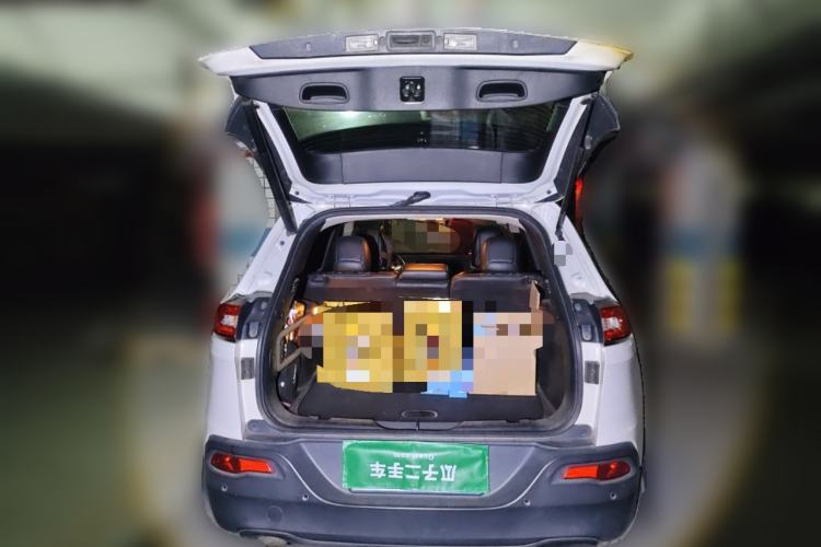 Used Jeep Cherokee 2014 2.4L Luxury Edition Trunk