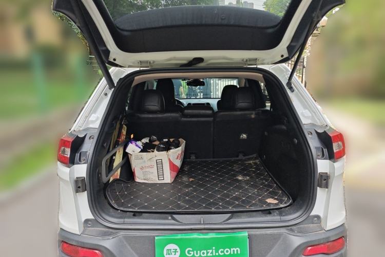 Used Jeep Cherokee 2014 2.4L Luxury Edition Trunk
