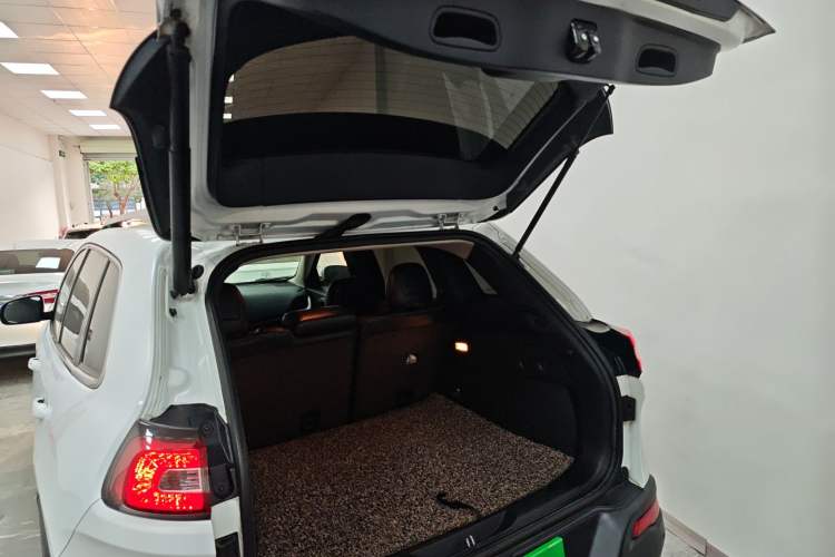 Used Jeep Cherokee 2014 2.4L Elite Edition Trunk