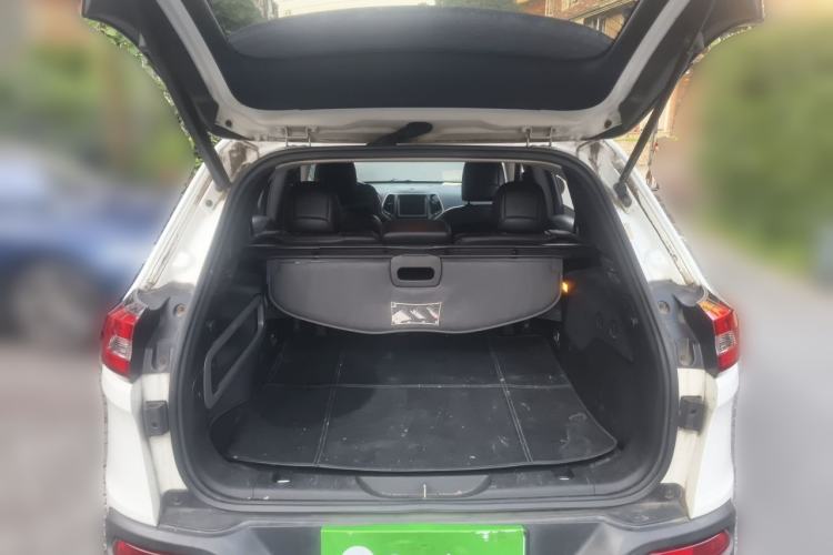 Used Jeep Cherokee 2014 2.4L Luxury Edition Trunk