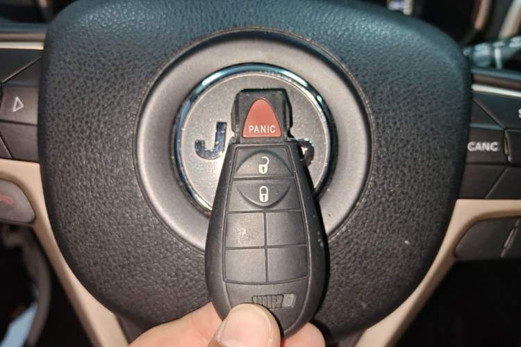 Used Jeep Cherokee 2014 2.4L Urban Edition Vehicle Key