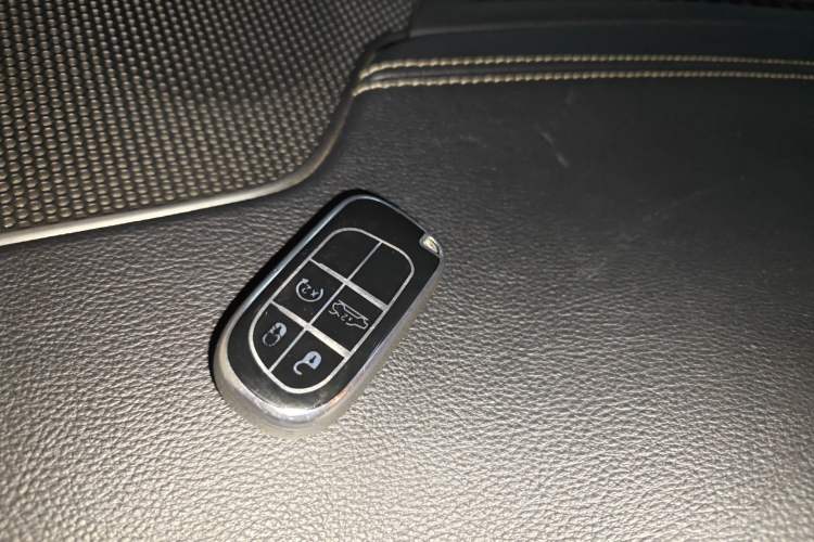 Used Jeep Cherokee 2014 2.4L Luxury Edition Vehicle Key