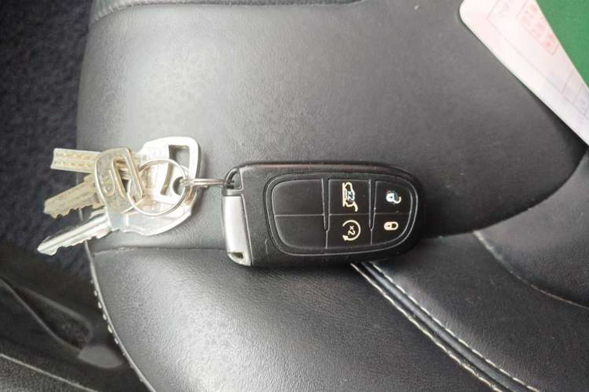 Used Jeep Cherokee 2014 2.4L Luxury Edition Vehicle Key