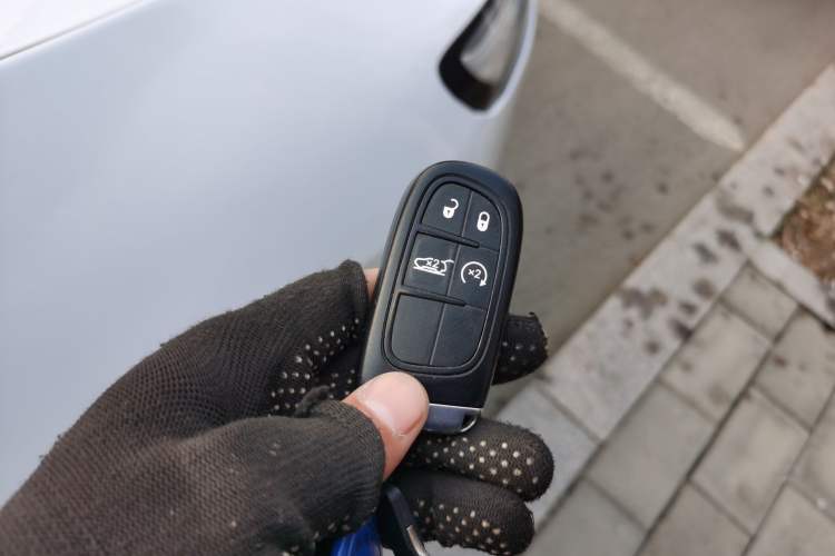 Used Jeep Cherokee 2014 2.4L Luxury Edition Vehicle Key
