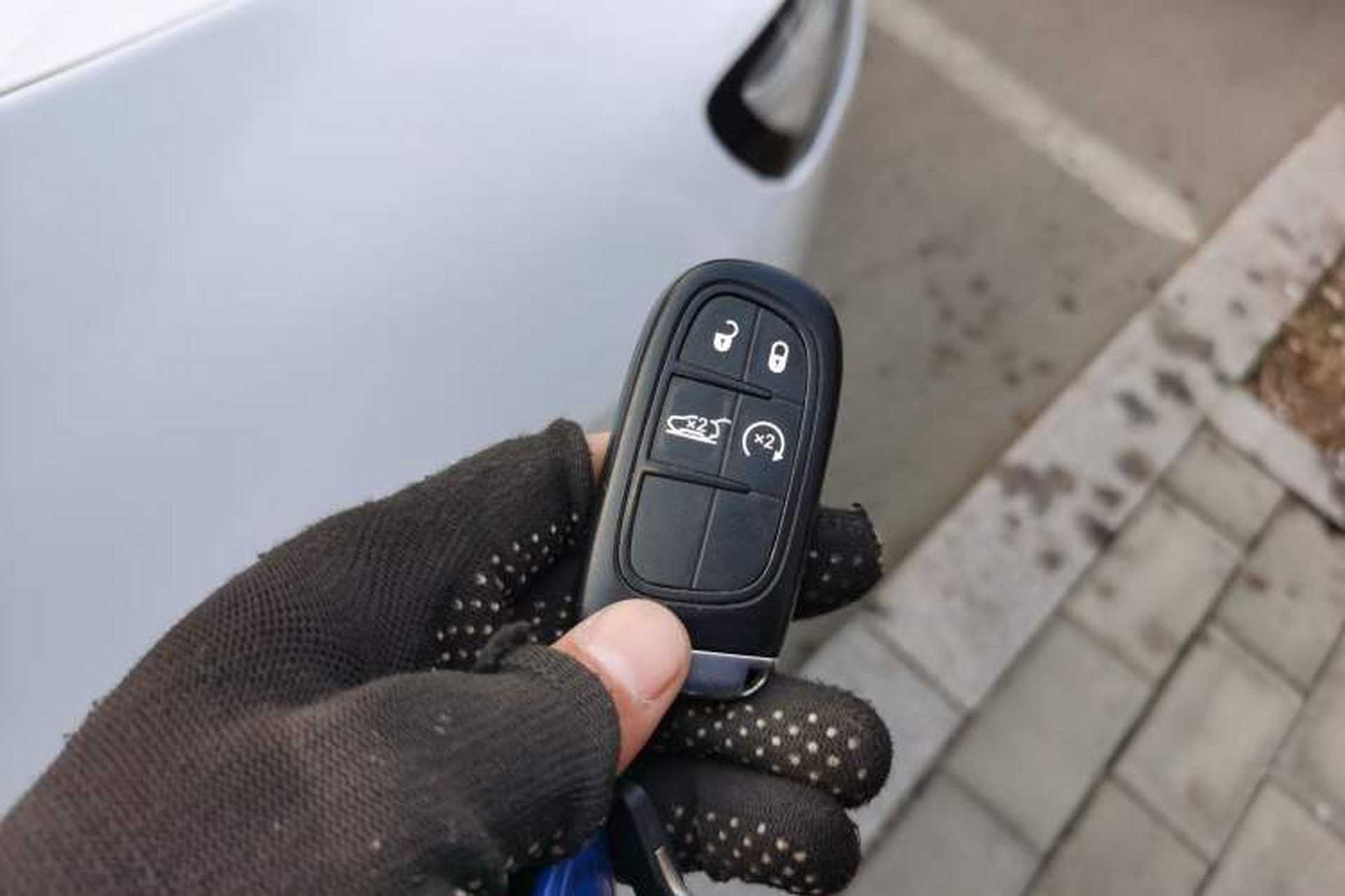 Used Jeep Cherokee 2014 2.4L Luxury Edition Vehicle Key