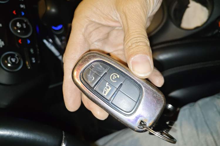 Used Jeep Cherokee 2014 2.4L Luxury Edition Vehicle Key
