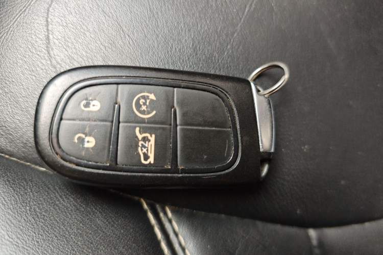 Used Jeep Cherokee 2014 2.4L Luxury Edition Vehicle Key