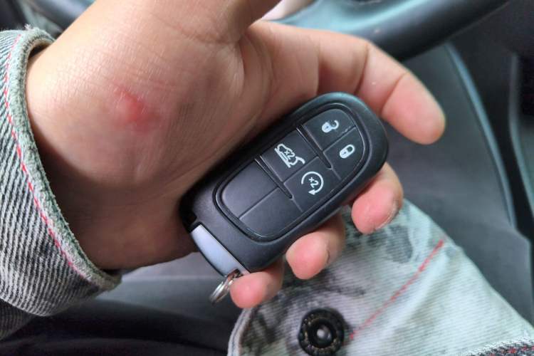 Used Jeep Cherokee 2014 2.4L Luxury Edition Vehicle Key