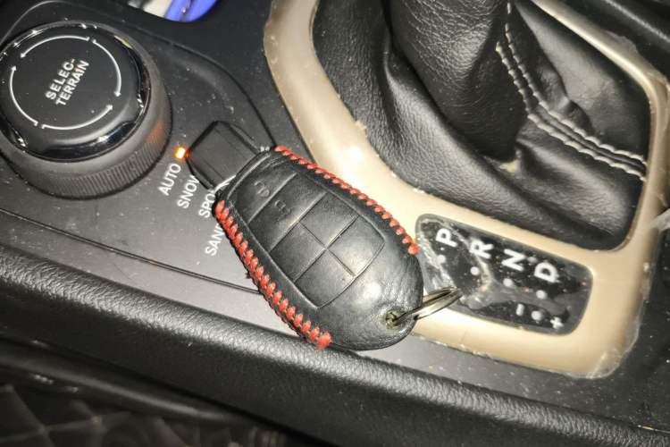 Used Jeep Cherokee 2014 2.4L Urban Edition Vehicle Key