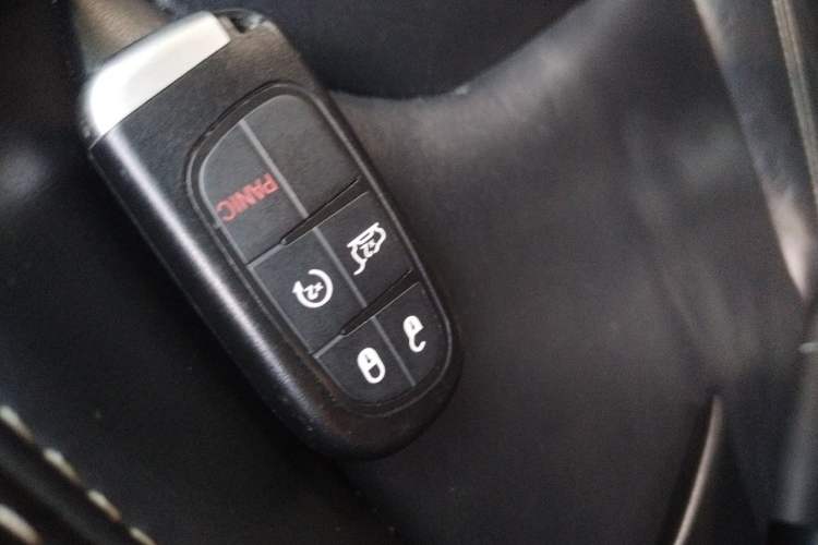 Used Jeep Cherokee 2014 2.4L Luxury Edition Vehicle Key