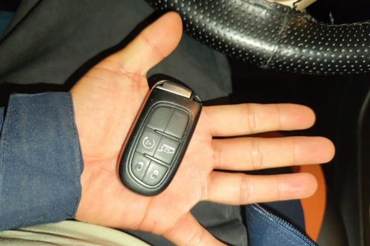 Used Jeep Cherokee 2014 2.4L Luxury Edition Vehicle Key
