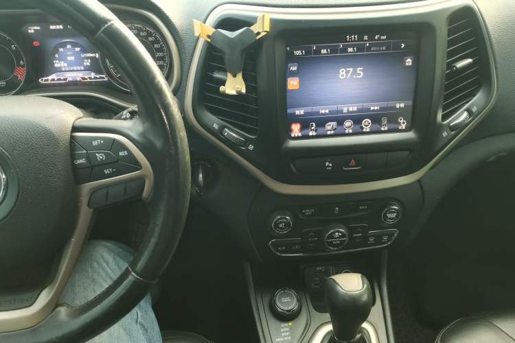 Used Jeep Cherokee 2014 2.4L Urban Edition Audio And AC Panel