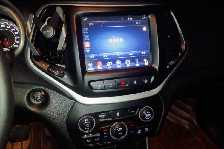 Used Jeep Cherokee 2014 3.2L High-Performance Version Audio And AC Panel