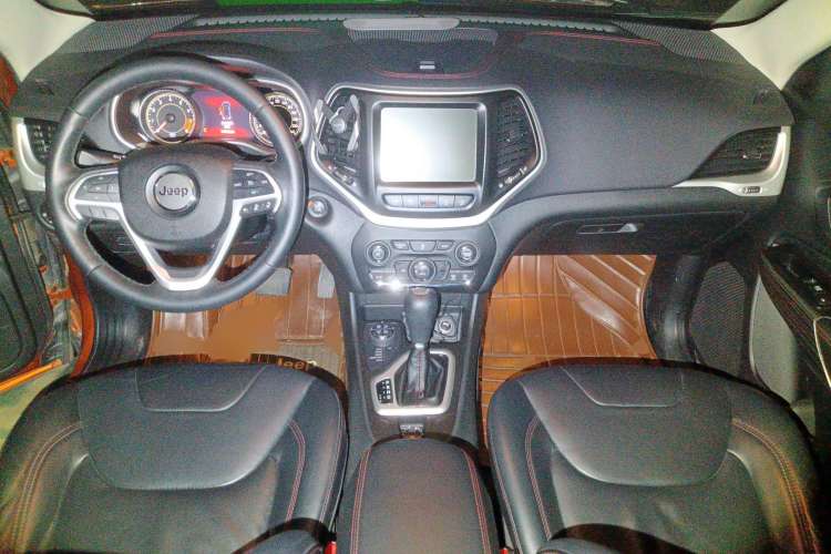 Used Jeep Cherokee 2014 3.2L High-Performance Version Center Console