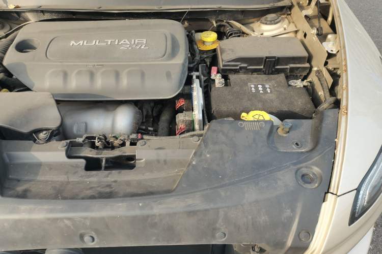 Used Jeep Cherokee 2014 2.4L Urban Edition Engine Bay Left