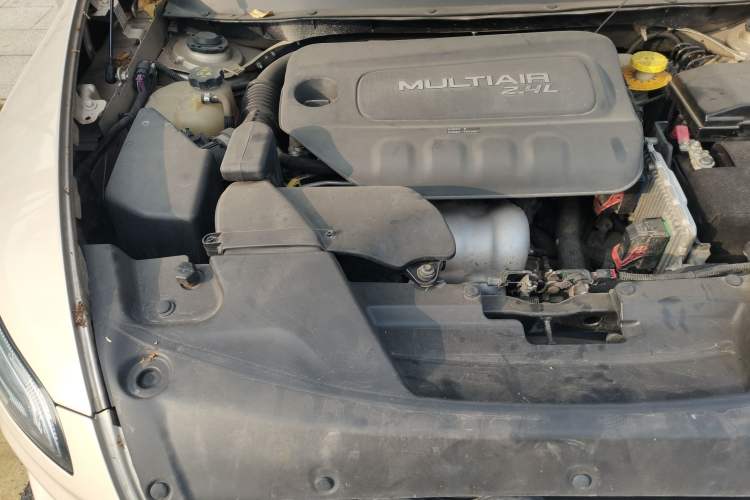 Used Jeep Cherokee 2014 2.4L Urban Edition Engine Bay Right