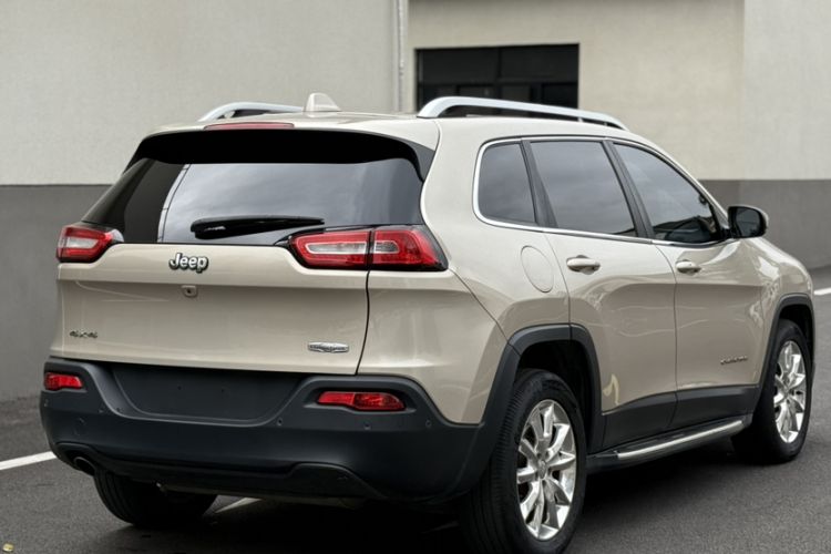 Used Jeep Cherokee 2014 2.4L Luxury Edition Exterior 2
