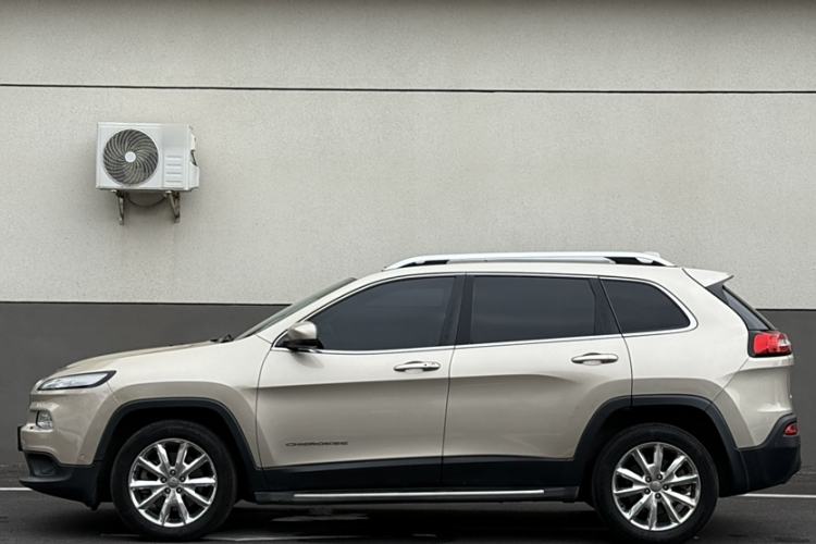 Used Jeep Cherokee 2014 2.4L Luxury Edition Exterior 5