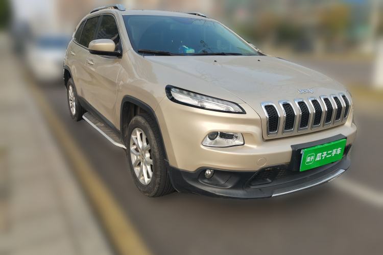 Used Jeep Cherokee 2014 2.4L Urban Edition Front Right 45 Deg