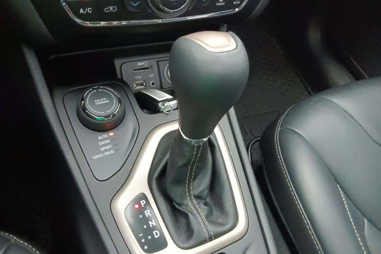 Used Jeep Cherokee 2014 2.4L Luxury Edition Gear Lever
