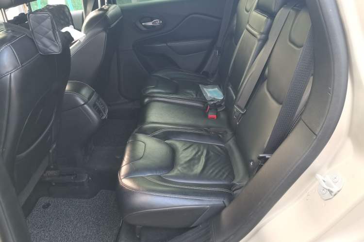 Used Jeep Cherokee 2014 2.4L Urban Edition Left Rear Seat