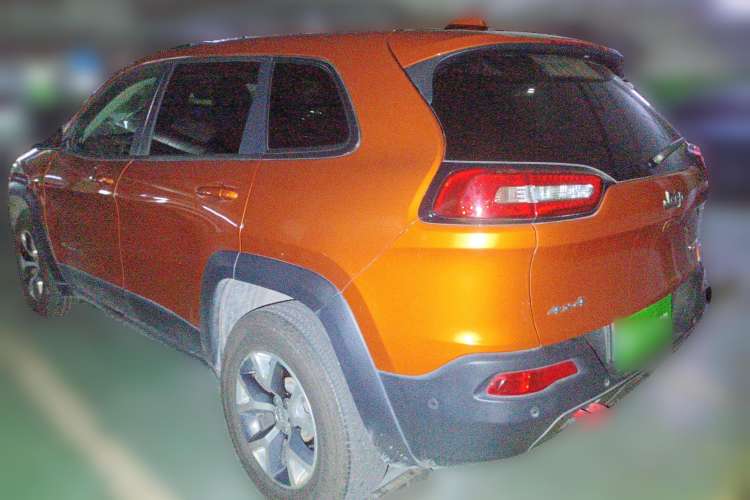 Used Jeep Cherokee 2014 3.2L High-Performance Version Rear Left 45 Deg