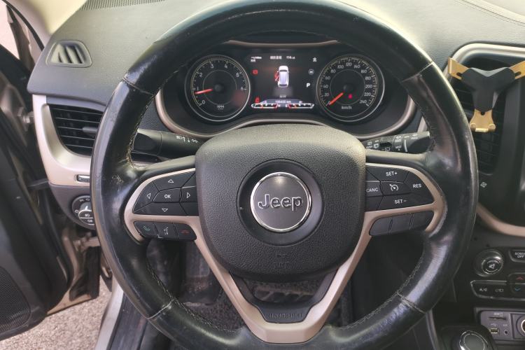 Used Jeep Cherokee 2014 2.4L Urban Edition Steering Wheel