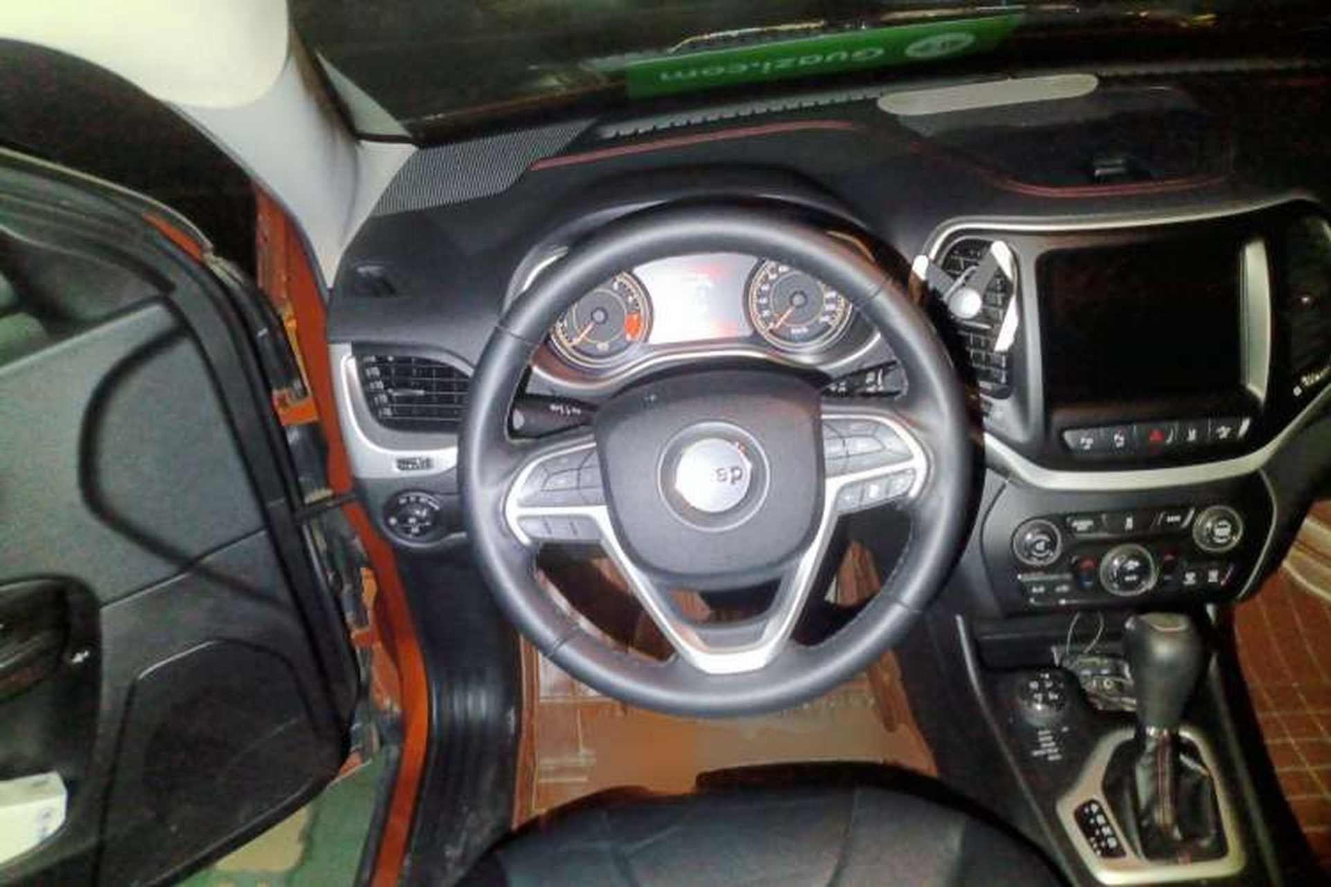 Used Jeep Cherokee 2014 3.2L High-Performance Version Steering Wheel
