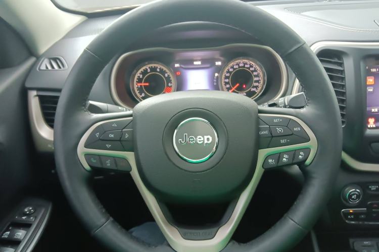Used Jeep Cherokee 2014 2.4L Luxury Edition Steering Wheel