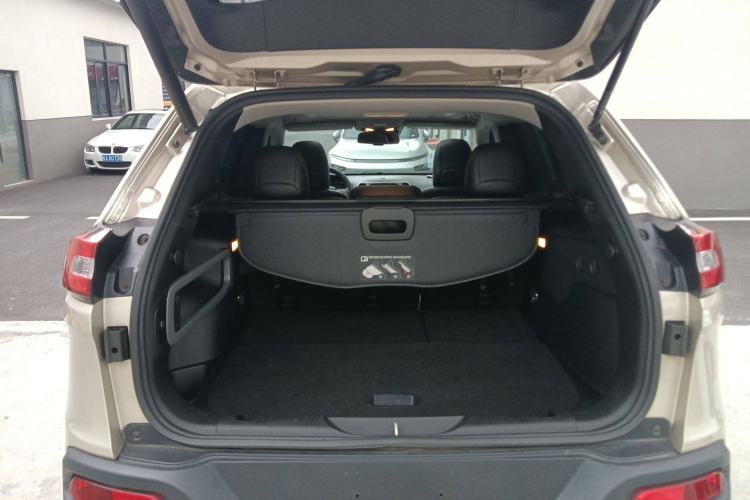 Used Jeep Cherokee 2014 2.4L Luxury Edition Trunk