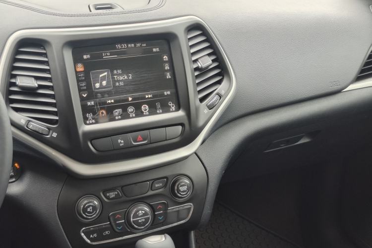 Used Jeep Cherokee 2015 2.4L Elite Edition Audio And AC Panel