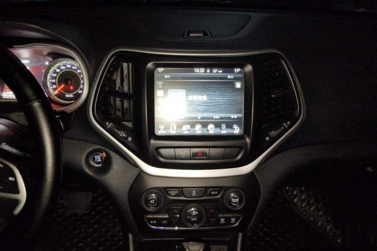 Used Jeep Cherokee 2015 2.4L Elite Edition Audio And AC Panel